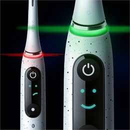 IO SERIES 10 BÍLÁ ZUBNÍ KARTÁČEK Oral-B