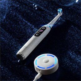 IO SERIES 10 BÍLÁ ZUBNÍ KARTÁČEK Oral-B