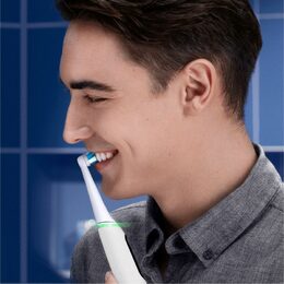 IO 6 SERIES RŮŽOVÁ ZUBNÍ KARTÁČEK ORAL B